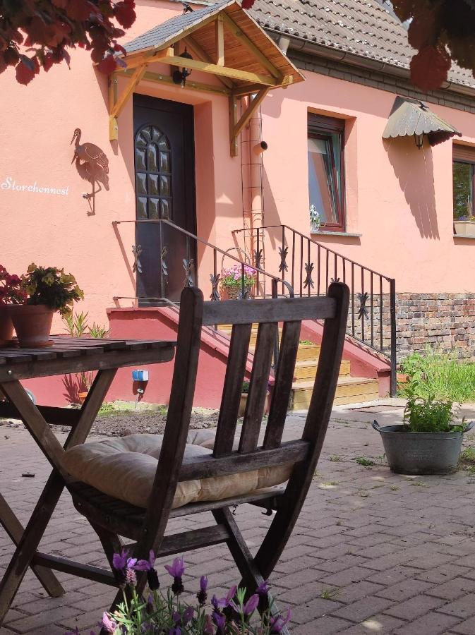 Ferienwohnung Storchennest Mit Eigenem Hof, Spielwiese Und Terrasse Nauen Exterior foto