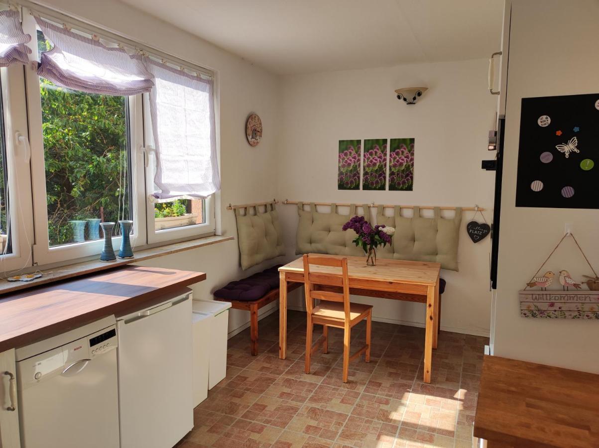 Ferienwohnung Storchennest Mit Eigenem Hof, Spielwiese Und Terrasse Nauen Exterior foto